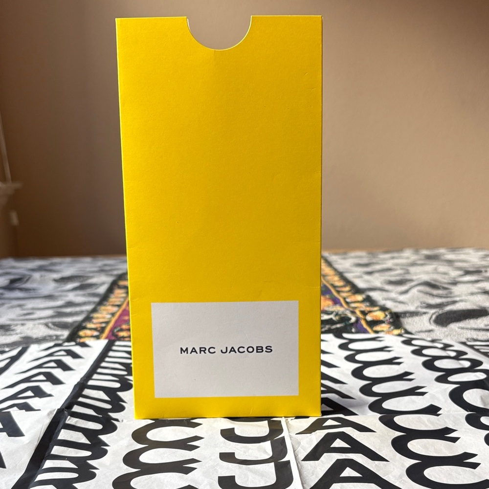 💛🌼💛 Marc Jacobs Vibrant Yellow Envelope Sleeve 💛🌼💛